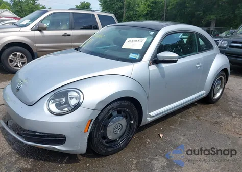 2013 Volkswagen Beetle 2.5L z USA, uszkodzony, nr VIN 3VWJX7AT5DM654445
